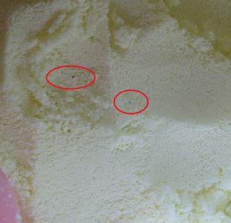 这是奶粉在生产工艺流程中常出现的乳糖焦化现象,国家标准要求≤12mg