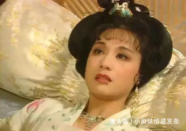她是国家一级演员，和导演同居27年不领证，今