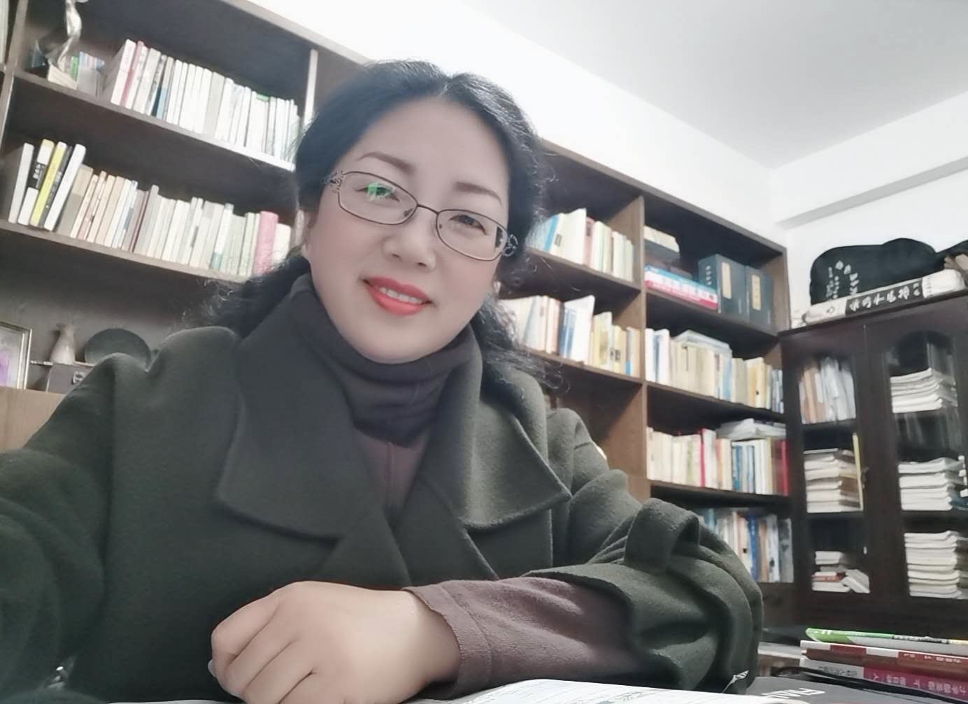班主任廖娟老师给学生送上"营养早餐"寓德于教共同成长.