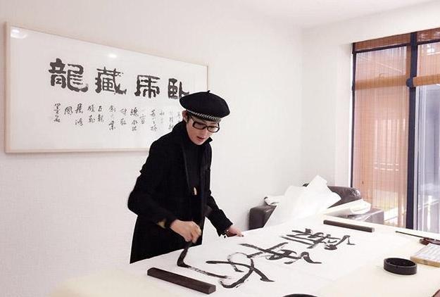 张敏晒出如今住的房子, 年过半百仍是单身, 就连