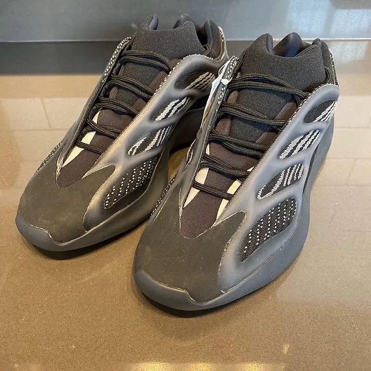 球鞋志yeezy700v3黑魂发售日释出荧光异形男神收割机