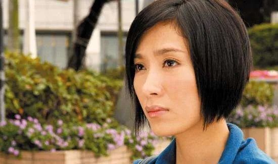 童年女神罕见露面晒孕肚！嫩男老公情史糜烂臭