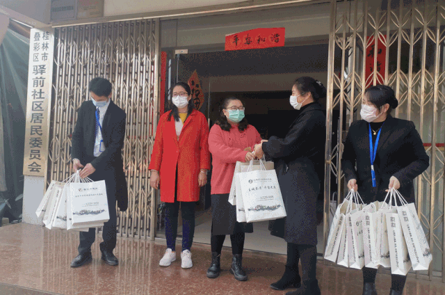 当前, 中医药在新冠肺炎患者的诊疗过程中 发挥出色,2月17日,国家中医