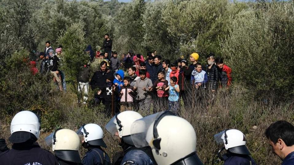 向强行越境难民开枪？希腊政府发言人回应：假