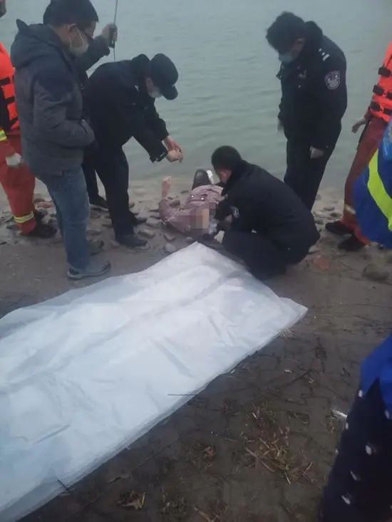 痛心!濮阳花季少女在8米深河里溺水身亡,初步怀疑是自杀或意外身亡!