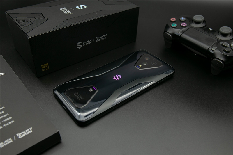 3499元的865旗舰腾讯黑鲨游戏手机3首发评测：软硬“外挂”为游戏而生_性能