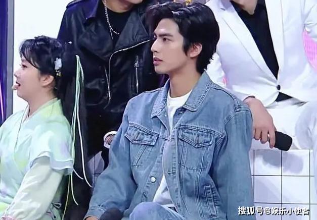 原创宋威龙上节目疑曝光恋情与赵佳丽绯闻过后同款再现