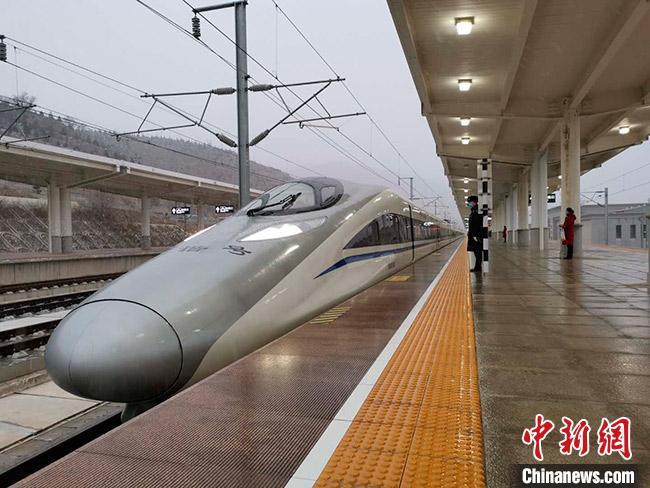 中铁兰州局恢复开行旅客列车24对启“一日一图”助力复工复产