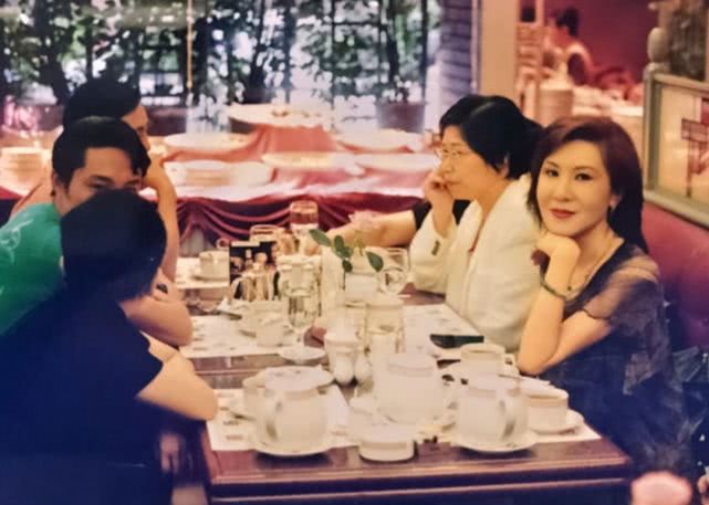 追梦人生赢家！出资3000万当女主跟小鲜肉拍戏，
