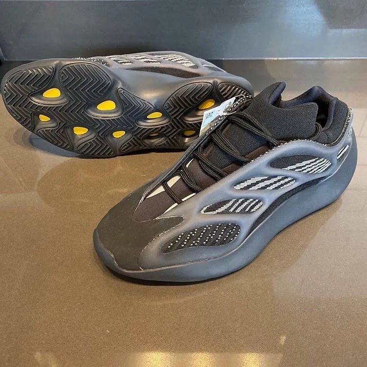 球鞋志 | yeezy 700 v3 "黑魂"发售日释出!荧光 异形=