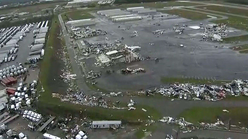 美国田纳西州遭龙卷风袭击致25死,机场被毁