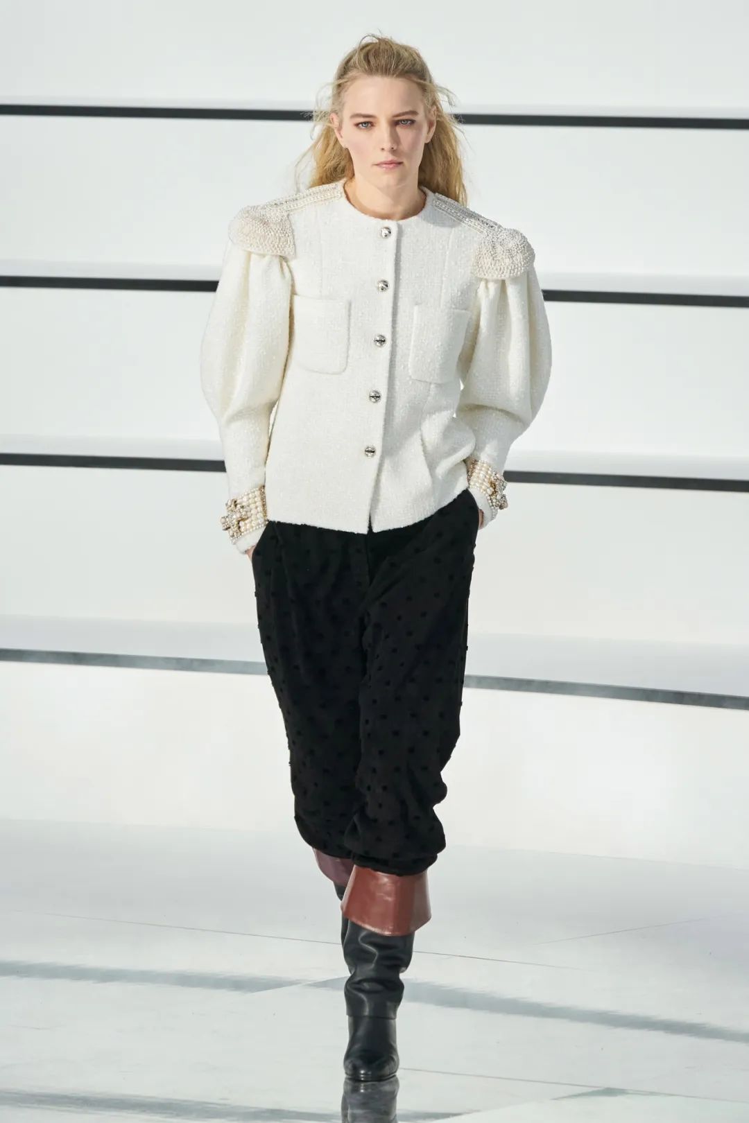 香奈儿2020秋冬,香奈儿2020秋冬时装秀 香奈儿 chanel2020秋冬: 永远是巴黎时装周的大魔法师