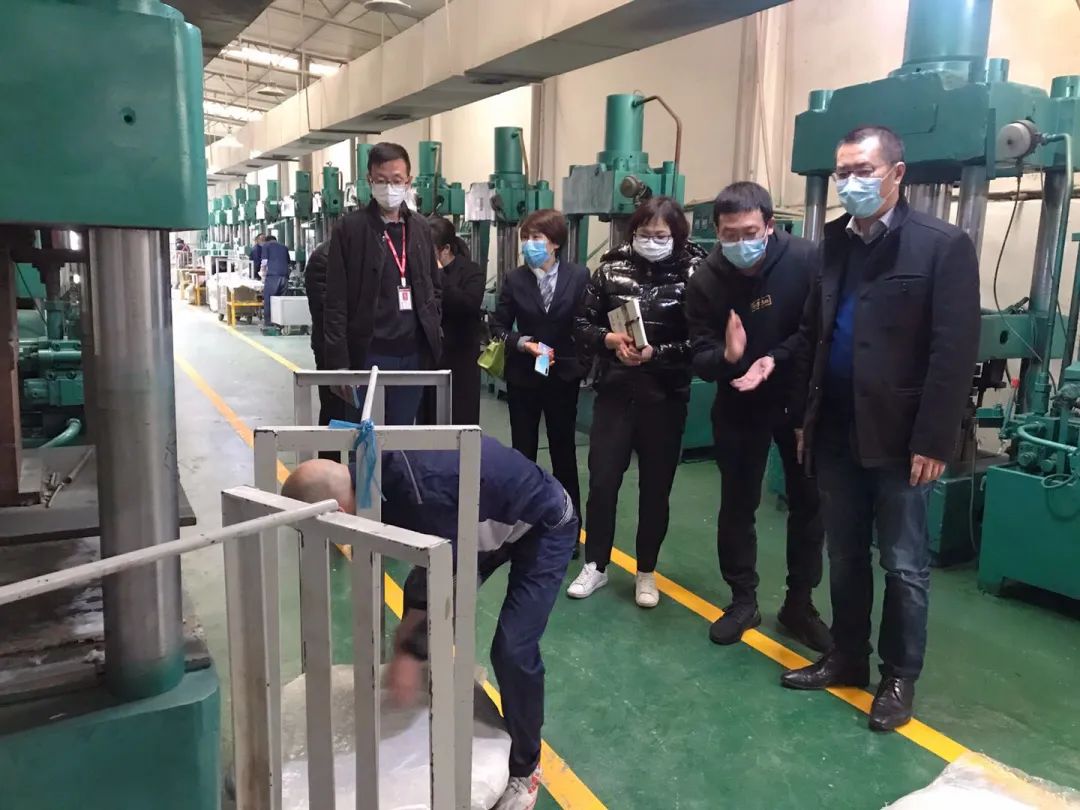 助企抗疫情联企复生产万控智造股份有限公司董事长兼总裁木晓东走访