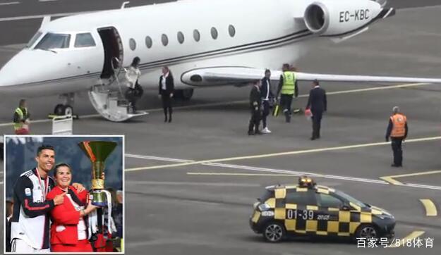 C罗乘私人飞机回乡探母！68岁继父送医及时罗妈