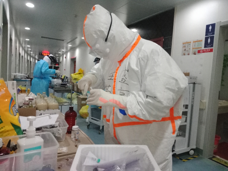 武汉ICU护士:下班看到喷泉,都想凑上去喝一口