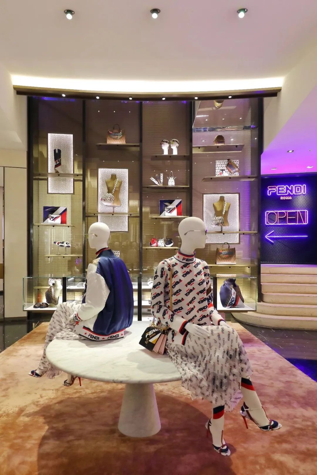 fendi新店设计,实在太美太梦幻了!怪不得业绩这么好!