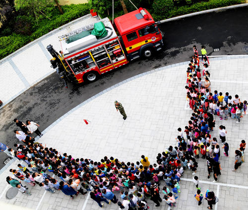 警报声响起！学校消防应急疏散演练开始…山东济南上山传媒-上山传媒