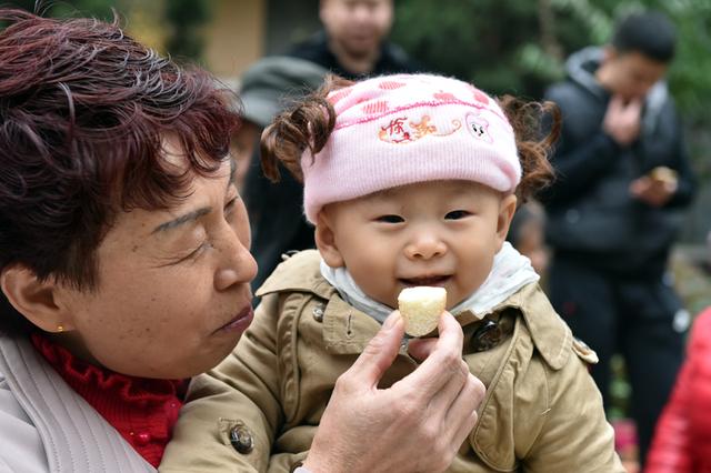 爷爷奶奶是不是真疼孩子,从这4点上看就知道了,别管嘴上怎么说