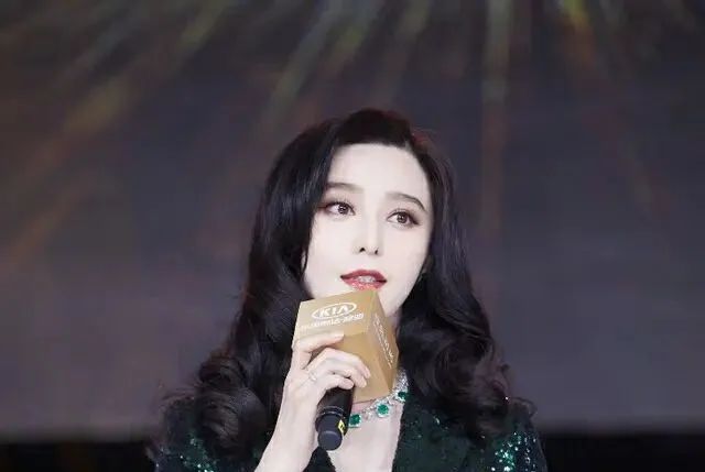 范冰冰再登海外封面，美是很美，就是很“掉价