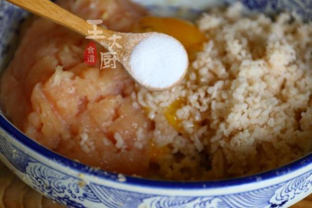 糯米藕丸子做法窍门 75267aca0e6a42d39edf087766805ccd.jpeg