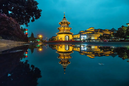 扬州的文昌阁是地标性建筑,夜色尤其的美丽 返回搜