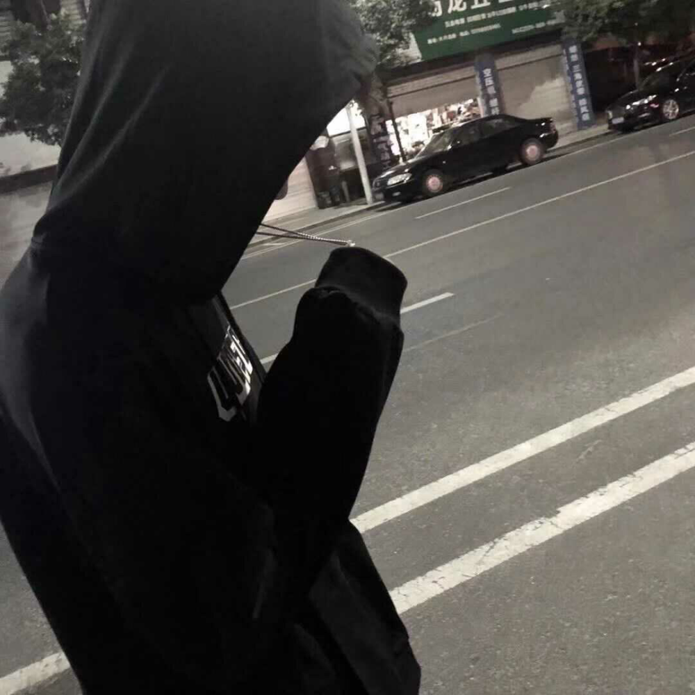 不露脸男生头像:希望在我的天空昏暗时,你也能是我的光!