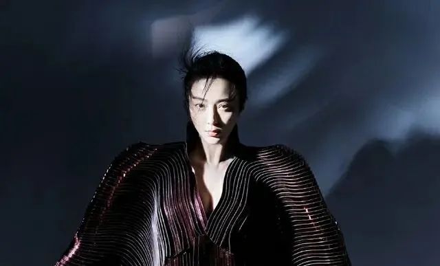 范冰冰再登海外封面，美是很美，就是很“掉价