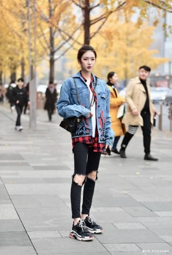 怎么样穿搭才比较单纯 ad3a9b9c0b54479a91b4088ef491596c.jpeg
