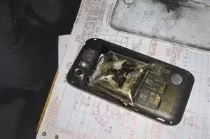 【险】机舱突然起火，飞机紧急迫降！“凶手”