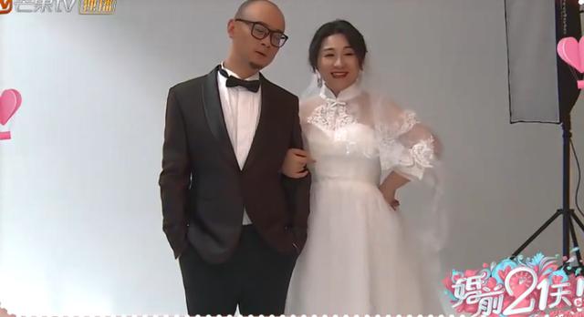 原创傅首尔带老公参加婚庆节目穿婚纱二婚称婚姻关系像合伙人