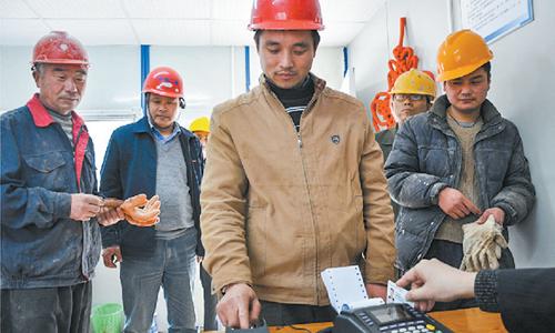 日本建筑工人均工资_日本建筑工人