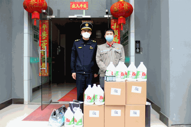 疫情防控城管在行动二百二十硬核担当76复工复产不用愁贴心服务送上门