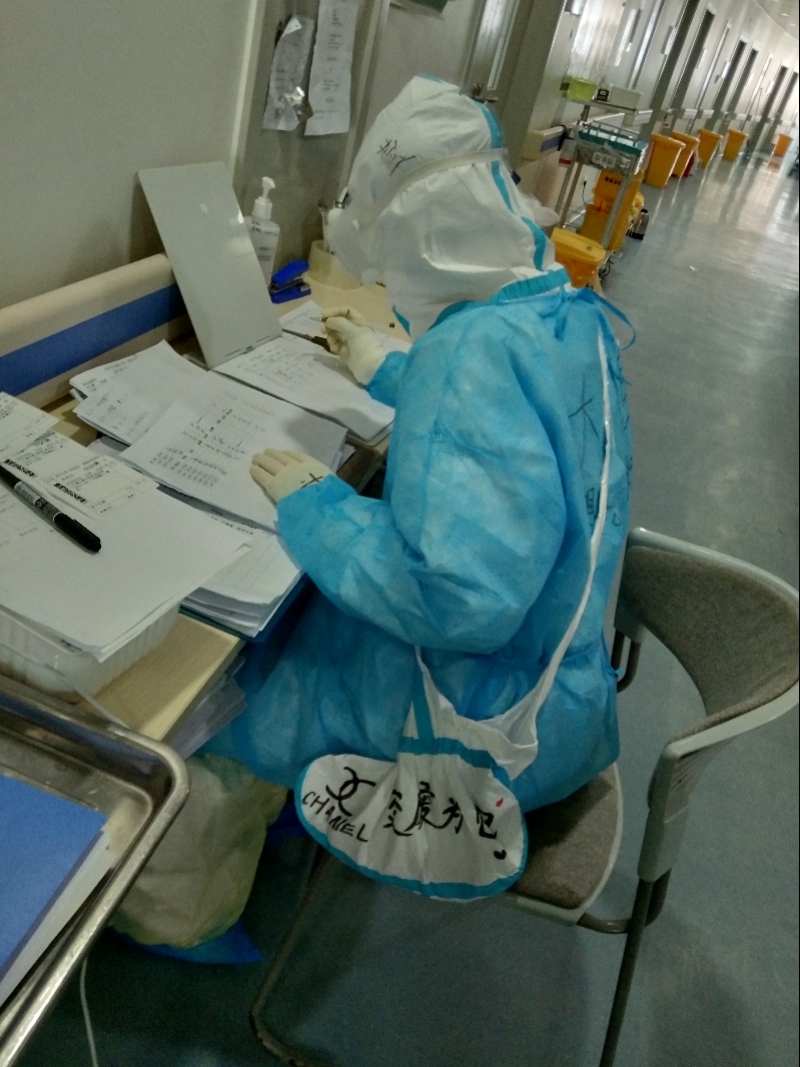 武汉ICU护士：下班看到喷泉，都想凑上去喝一口