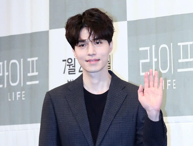 网传韩国新天地会艺人名单涉李栋旭 所属社回应