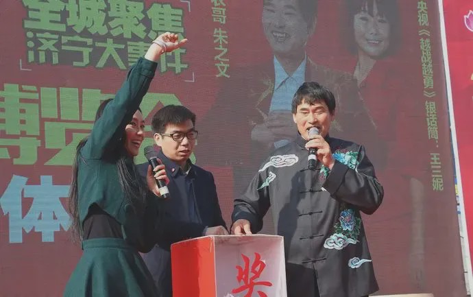 大衣哥哭的图片 e8a6800c4a754ccfa8dc6cc2623b6d40.jpeg