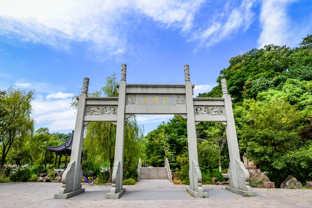镇江各区gdp_镇江金山寺(3)