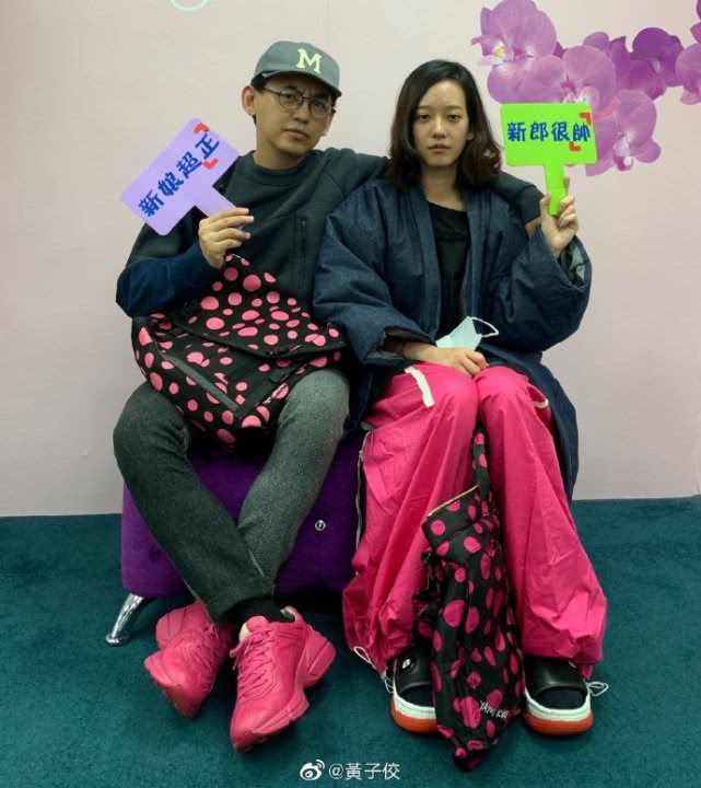 又一对高颜值明星领证结婚，两人相差19岁，表示