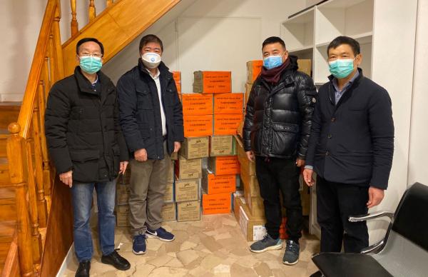 米兰华侨华人互助抗疫：餐厅闭店，向当地医院捐资捐物