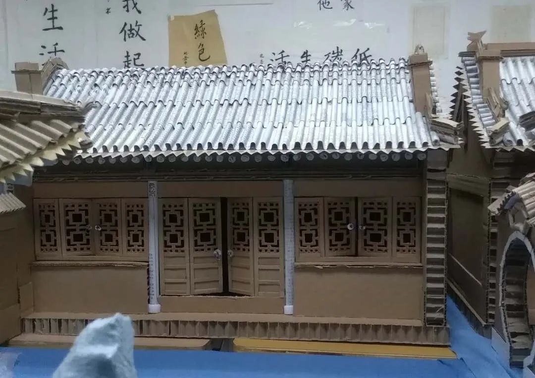 杨宇光:让废旧纸板化身巧夺天工的古建筑
