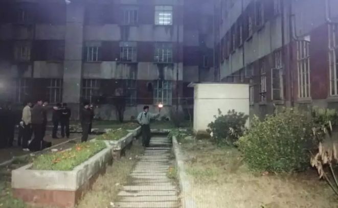 28年前，有一个女孩死在雨夜里