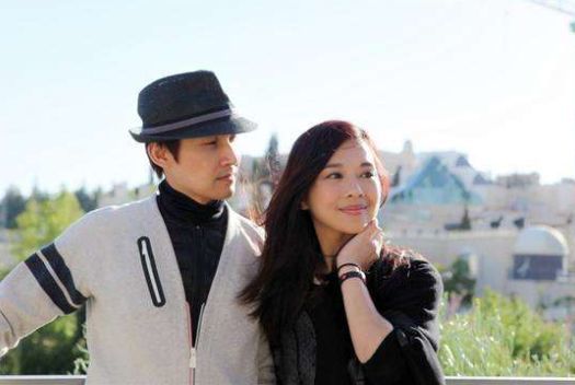 她18岁一夜成名，后嫁小8岁丈夫，现婚后8年因无