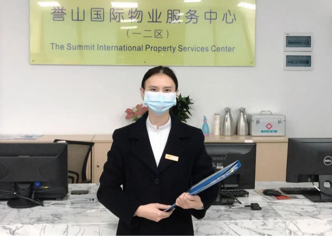 疫情爆发以来，蓝艳华始终坚守在宁骏物业防疫一线。住户隔离期间，她和