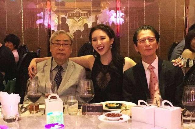 体操女神屈身81岁富豪, 为父还债, 解决后分手老