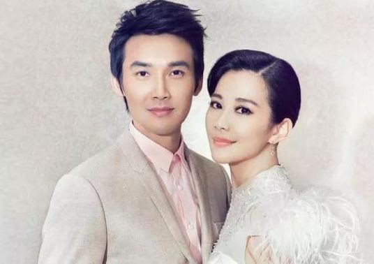 她18岁一夜成名，后嫁小8岁丈夫，现婚后8年因无