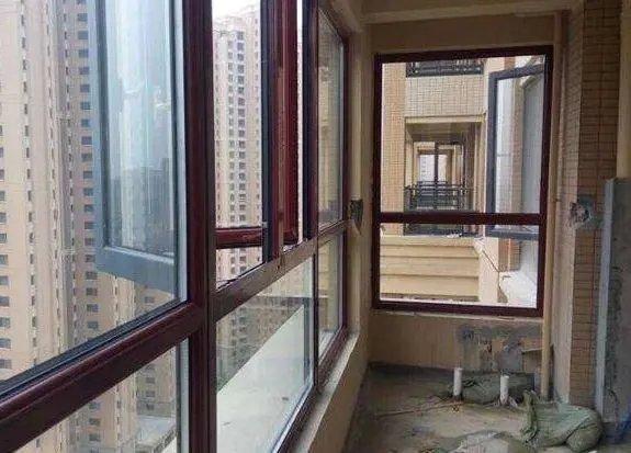 高层阳台装什么窗户好平开窗肯定不行没装好物业直接上门拆