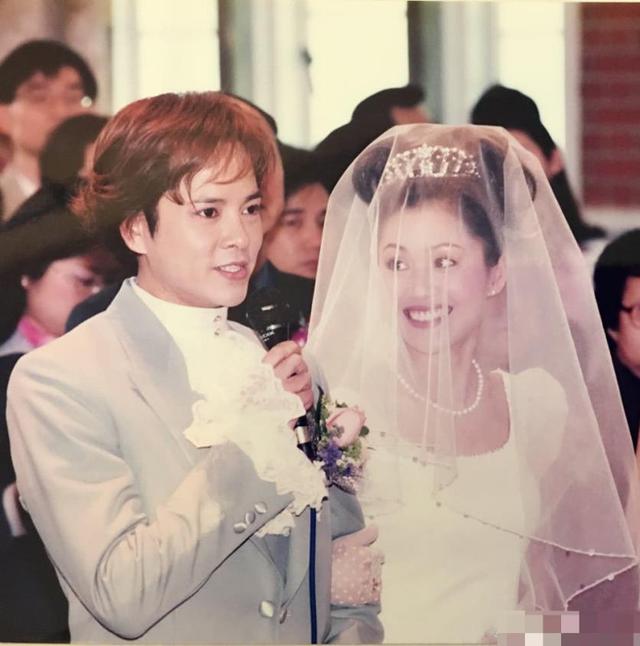 祝英台和马文才幸福生活,梁小冰晒结婚照秀恩爱,引网友羡慕