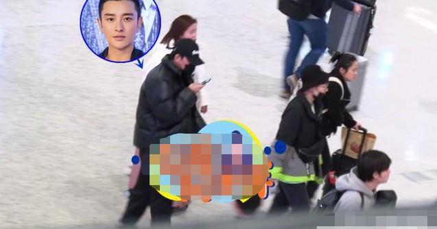 贾乃亮现身数名助理傍身派头十足李小璐成网红昔日夫妻俩境遇大不同