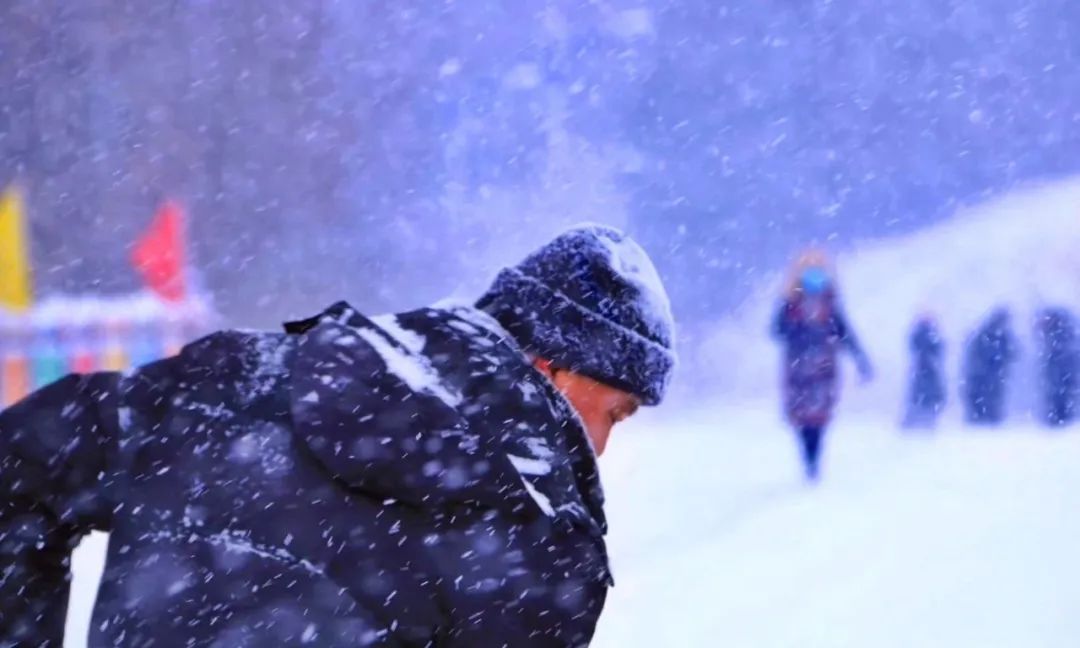 勤劳的大兴安岭与雪花相依相伴,直至永远.