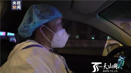 为白衣天使摆渡的热心人,新疆大姐武汉义务接