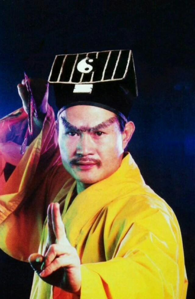 由洪金宝制作,刘观伟执导,林正英,许冠英,钱小豪等主演的《僵尸先生》